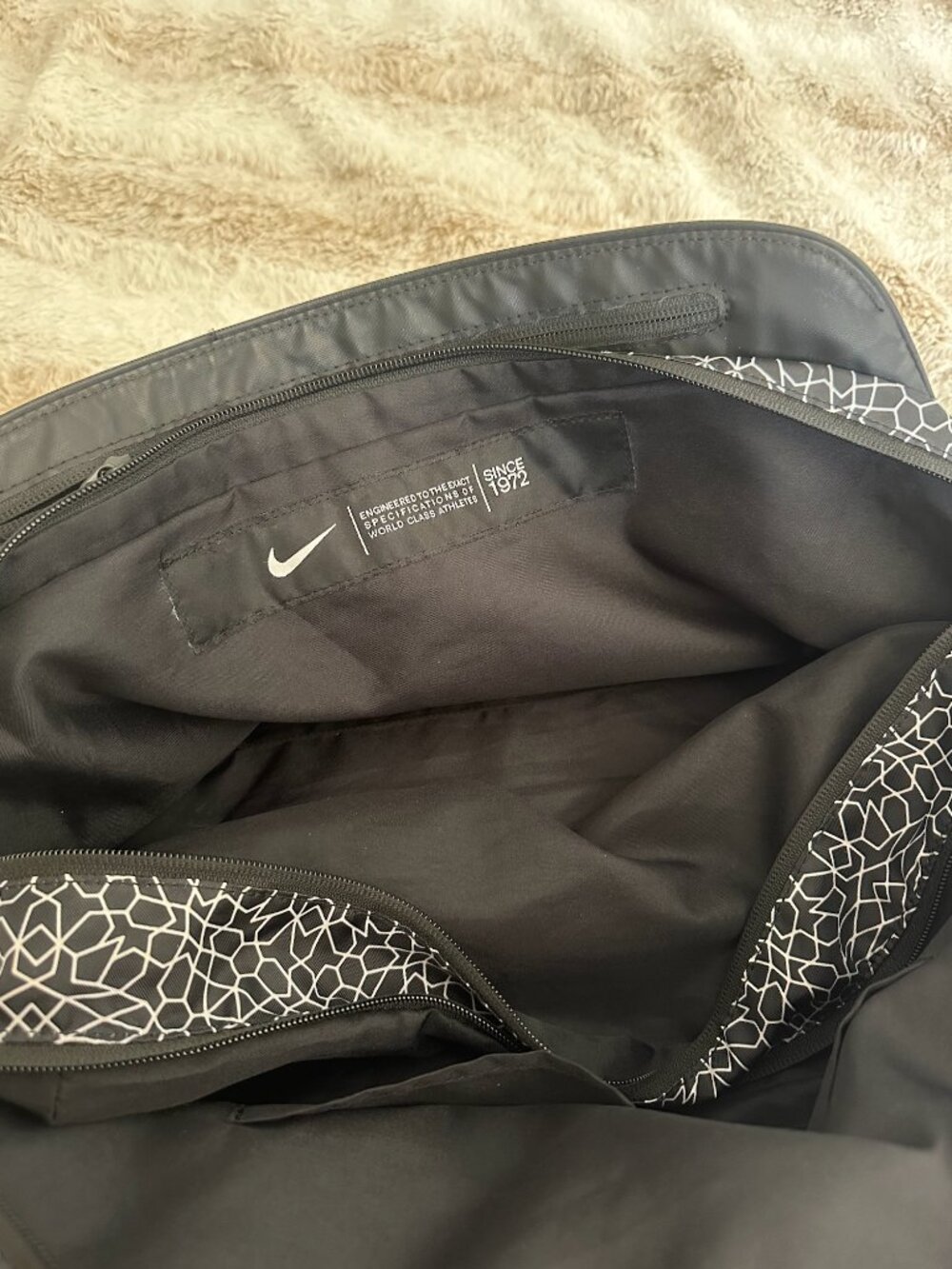 Nike Legend Club Duffle Bag – Black & White Geometric Print - Picture 9 of 10